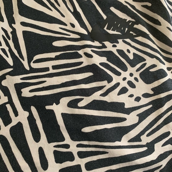 Women’s Nike Shirt - Picture 2 of 6